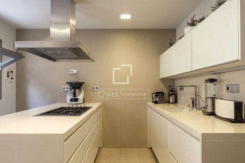 Villa zum Verkauf in Barcelona, Spanien 6 Schlafzimmer, 334 m2 Nr. 161373 - Foto 16