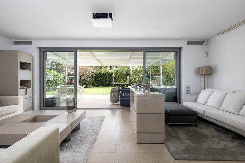 Villa zum Verkauf in Barcelona, Spanien 6 Schlafzimmer, 334 m2 Nr. 161373 - Foto 15