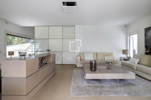 Villa zum Verkauf in Barcelona, Spanien 6 Schlafzimmer, 334 m2 Nr. 161373 - Foto 10