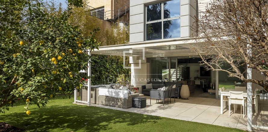 Villa in Barcelona, Spanien 6 Schlafzimmer, 334 m2 Nr. 161373