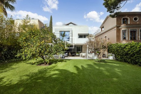 Villa zum Verkauf in Barcelona, Spanien 6 Schlafzimmer, 334 m2 Nr. 161373 - Foto 30