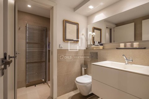 Villa zum Verkauf in Barcelona, Spanien 6 Schlafzimmer, 334 m2 Nr. 161373 - Foto 20