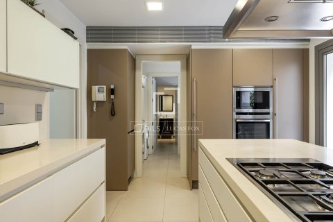 Villa zum Verkauf in Barcelona, Spanien 6 Schlafzimmer, 334 m2 Nr. 161373 - Foto 18