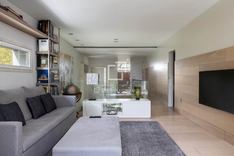 Villa zum Verkauf in Barcelona, Spanien 6 Schlafzimmer, 334 m2 Nr. 161373 - Foto 27