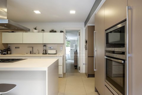 Villa zum Verkauf in Barcelona, Spanien 6 Schlafzimmer, 334 m2 Nr. 161373 - Foto 17