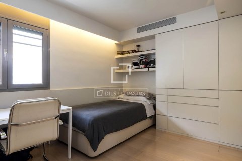 Villa zum Verkauf in Barcelona, Spanien 6 Schlafzimmer, 334 m2 Nr. 161373 - Foto 30