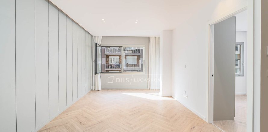 Lägenhet i Barcelona, Spanien 3 sovrum, 108 kvm. Nr. 161375