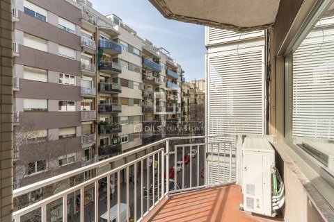 Lägenhet till salu i Barcelona, Spanien 3 sovrum, 108 kvm. Nr. 161375 - foto 3