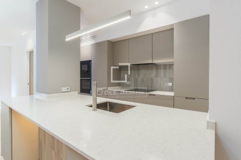 Lägenhet till salu i Barcelona, Spanien 3 sovrum, 108 kvm. Nr. 161375 - foto 11