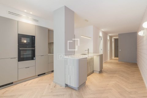 Lägenhet till salu i Barcelona, Spanien 3 sovrum, 108 kvm. Nr. 161375 - foto 9