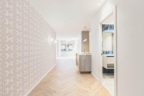 Lägenhet till salu i Barcelona, Spanien 3 sovrum, 108 kvm. Nr. 161375 - foto 12