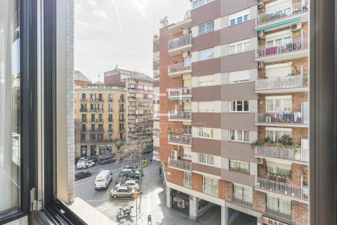 Lägenhet till salu i Barcelona, Spanien 3 sovrum, 108 kvm. Nr. 161375 - foto 24