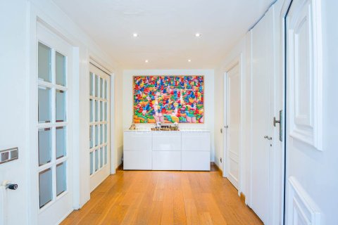 Villa for sale in Sant Cugat Del Valles, Barcelona, Spain 6 bedrooms, 529 sq.m. No. 161374 - photo 3