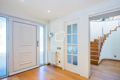 Villa for sale in Sant Cugat Del Valles, Barcelona, Spain 6 bedrooms, 529 sq.m. No. 161374 - photo 2