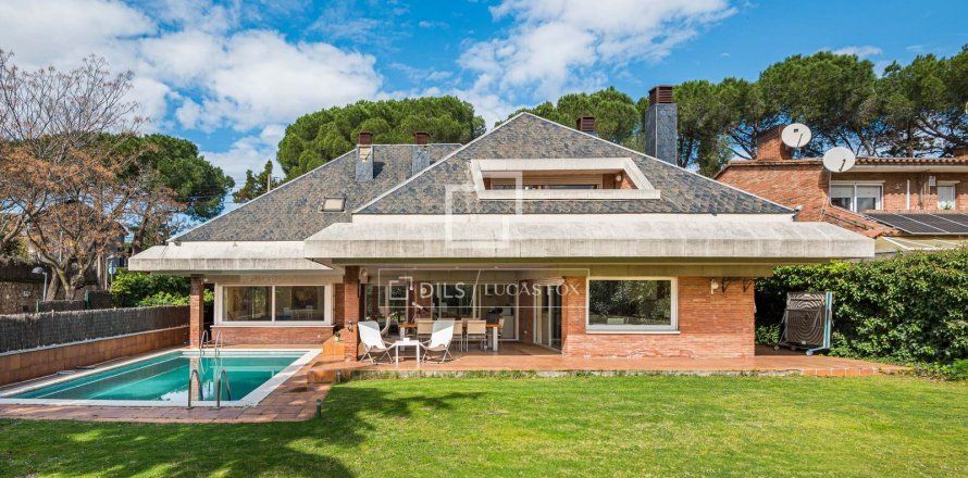 Villa in Sant Cugat Del Valles, Barcelona, Spain 6 bedrooms, 529 sq.m. No. 161374