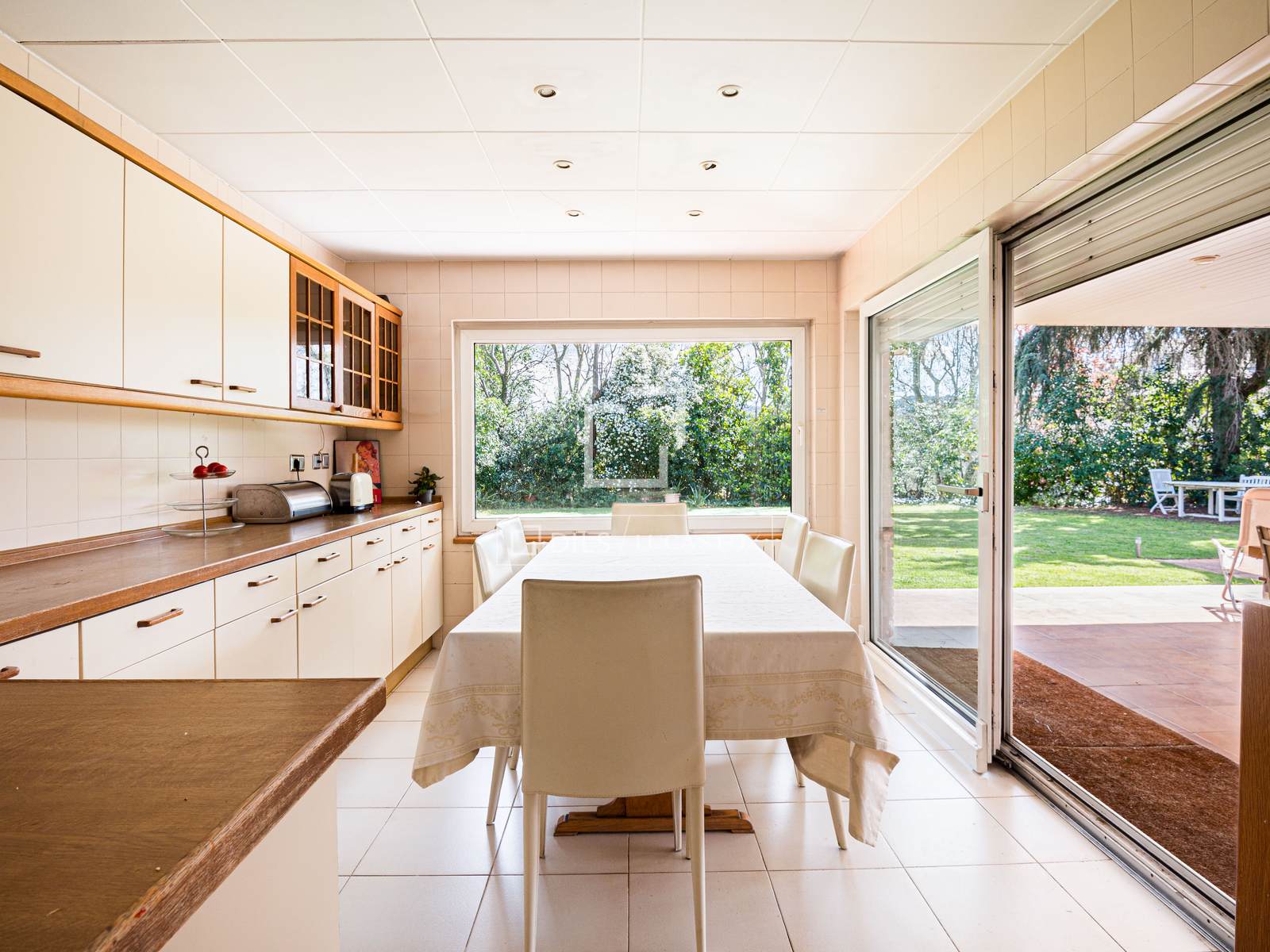 Villa a Sant Cugat Del Valles, Barcelona, Spagna 6 camere da letto, 529 mq. N° 161374