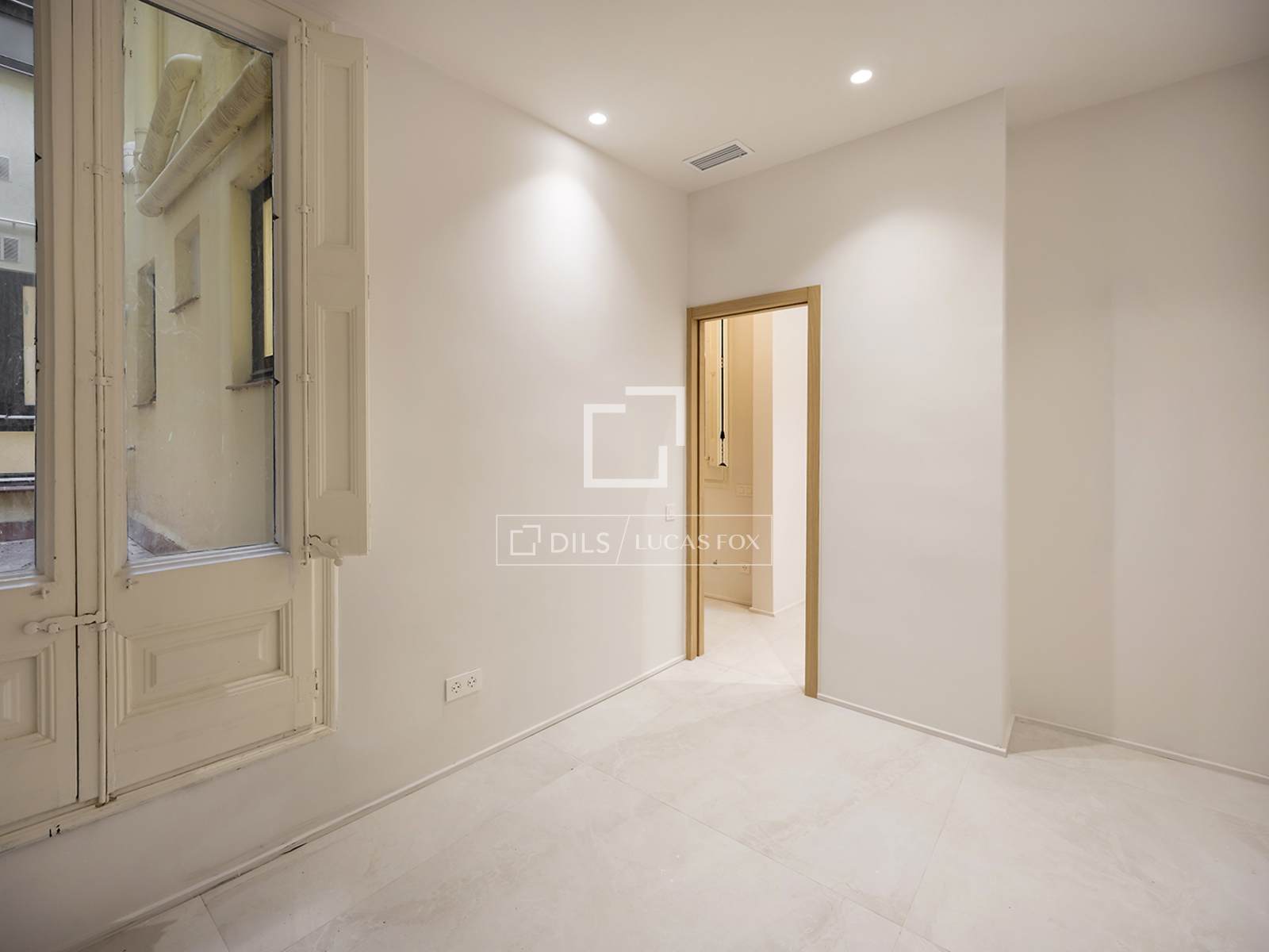 Apartment à Barcelona, Espagne 3 chambres, 92 m2 No. 161372