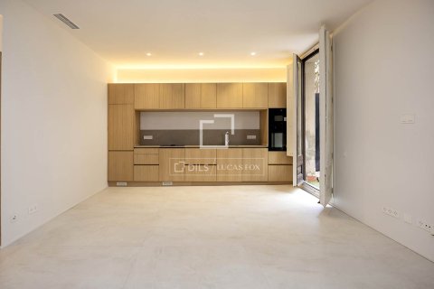 Lägenhet till salu i Barcelona, Spanien 3 sovrum, 92 kvm. Nr. 161372 - foto 2