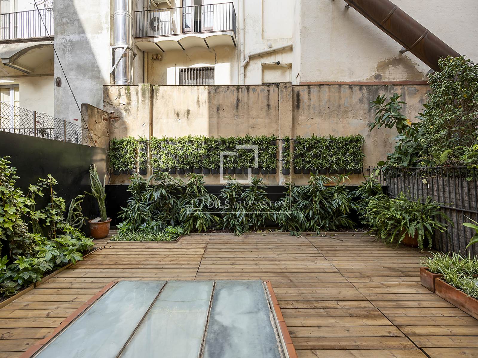 Apartment à Barcelona, Espagne 3 chambres, 92 m2 No. 161372