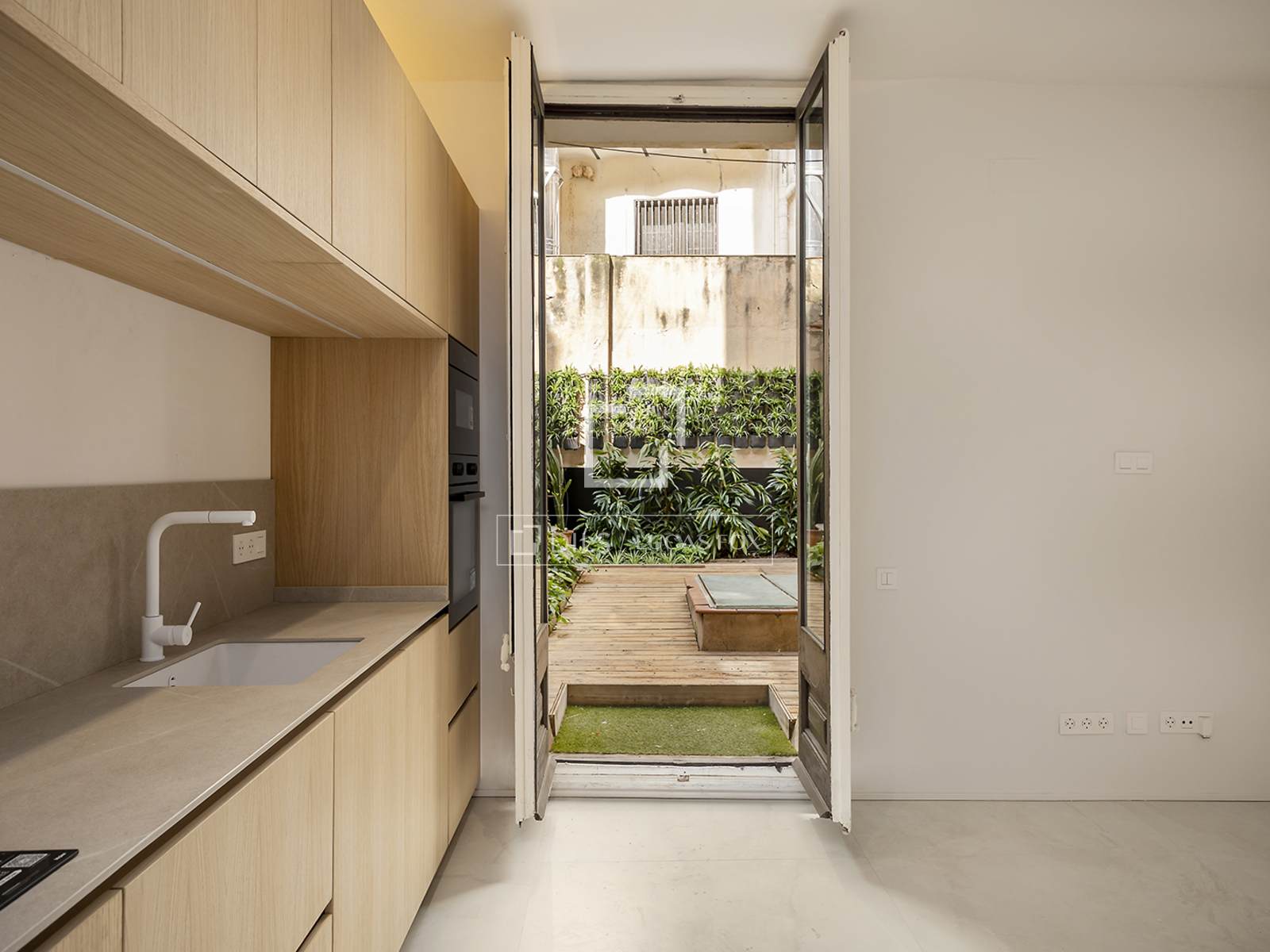 Apartment à Barcelona, Espagne 3 chambres, 92 m2 No. 161372