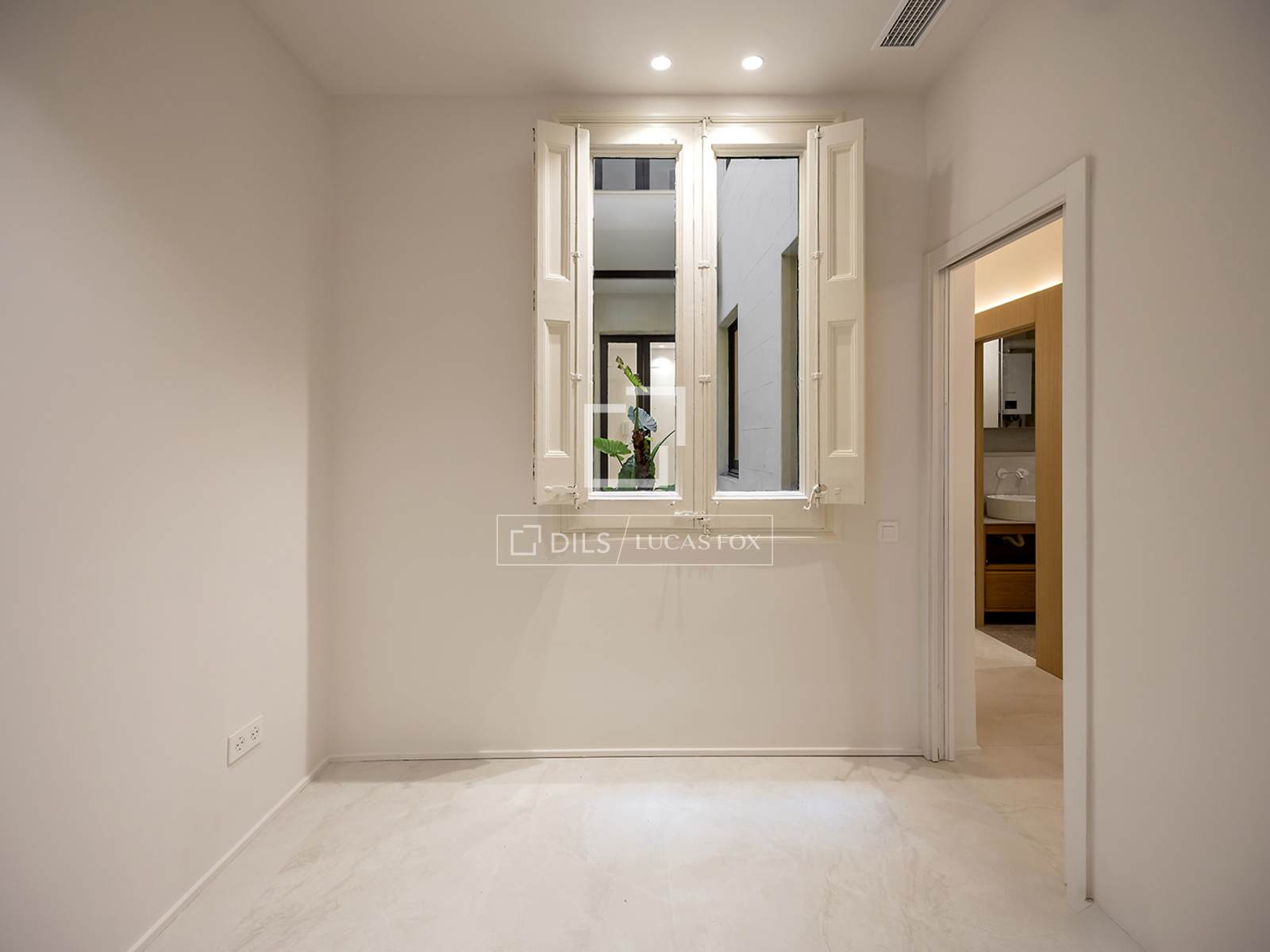 Apartment à Barcelona, Espagne 3 chambres, 92 m2 No. 161372