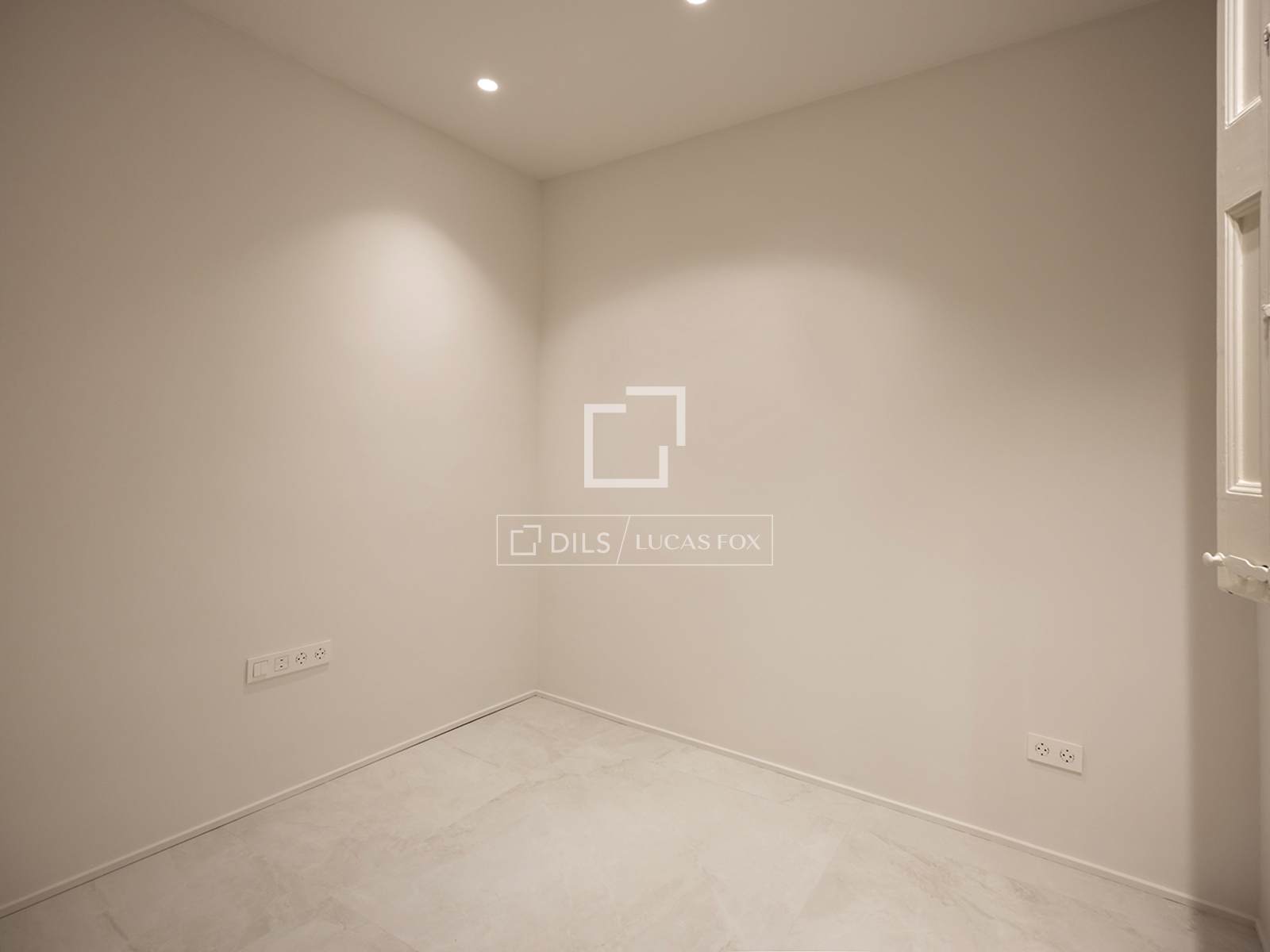 Apartment à Barcelona, Espagne 3 chambres, 92 m2 No. 161372