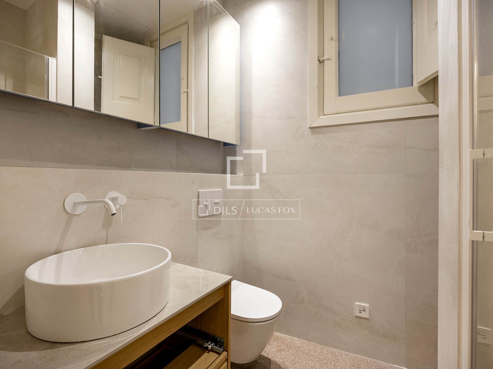 Apartment à Barcelona, Espagne 3 chambres, 92 m2 No. 161372