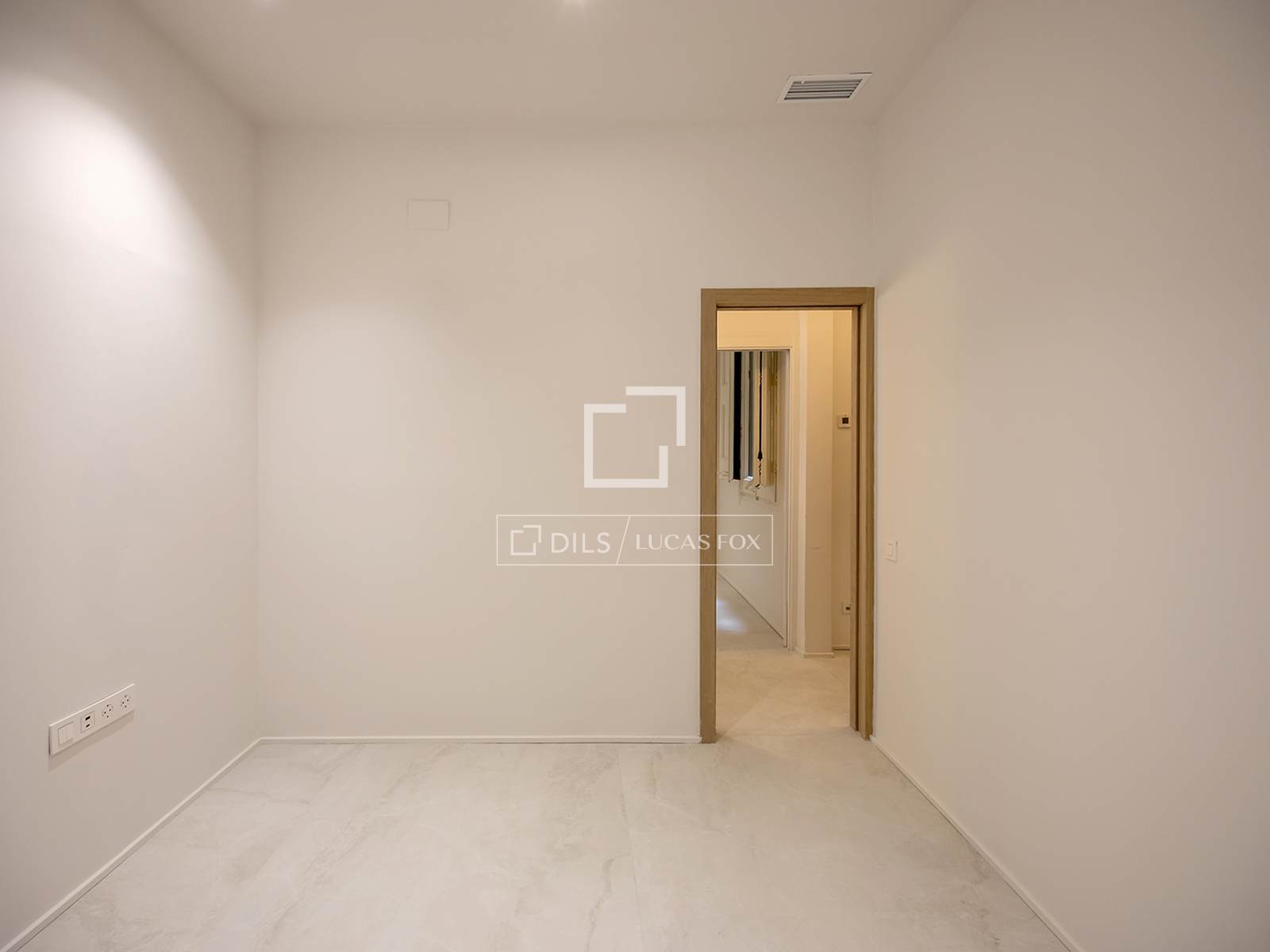 Apartment à Barcelona, Espagne 3 chambres, 92 m2 No. 161372