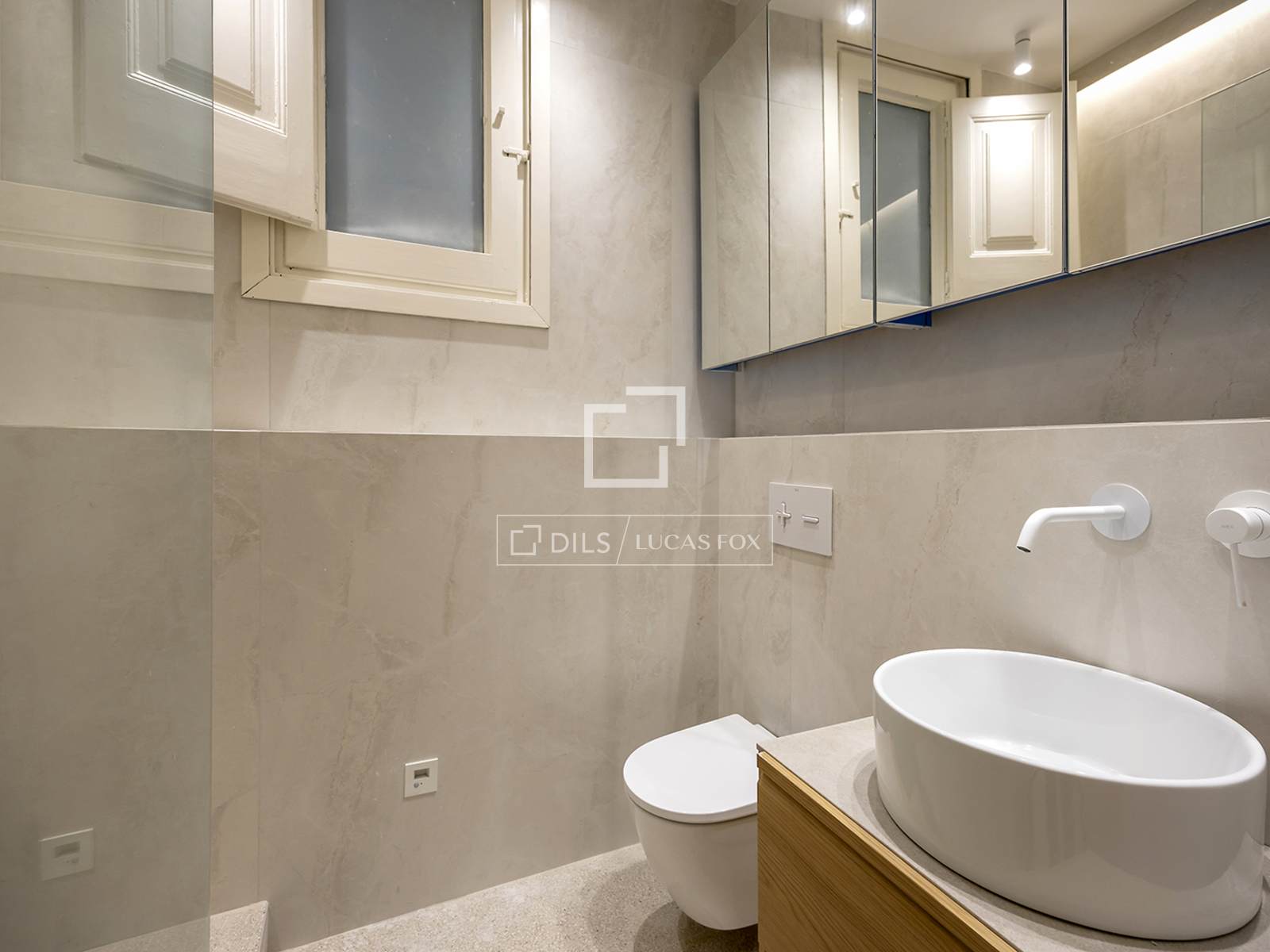 Apartment à Barcelona, Espagne 3 chambres, 92 m2 No. 161372