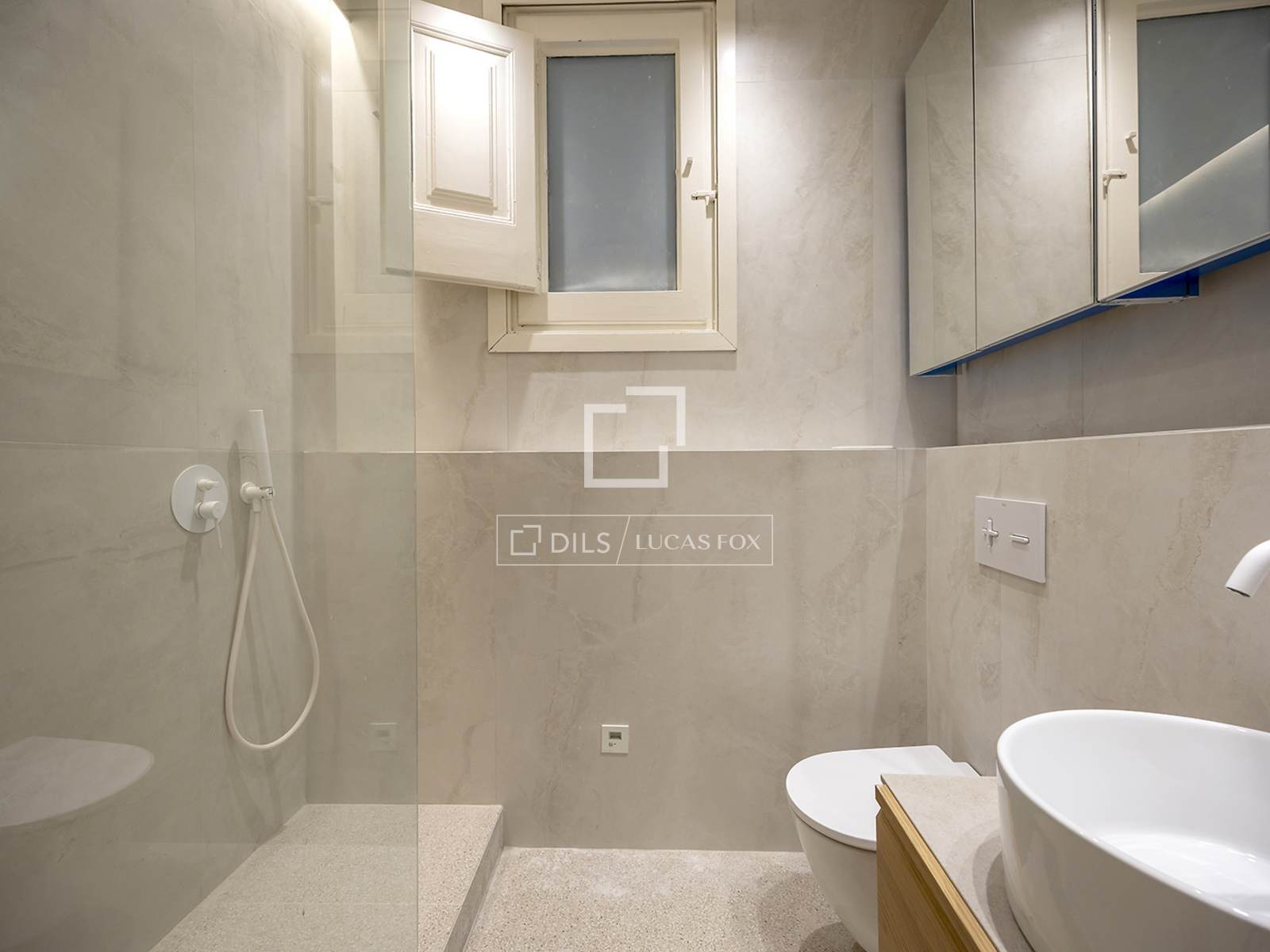 Apartment à Barcelona, Espagne 3 chambres, 92 m2 No. 161372
