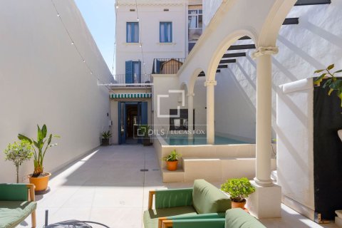 Huvila myytävänä El Masnou, Barcelona, Espanja, 5 makuuhuonetta, 379 m2 No. 161377 - kuva 12