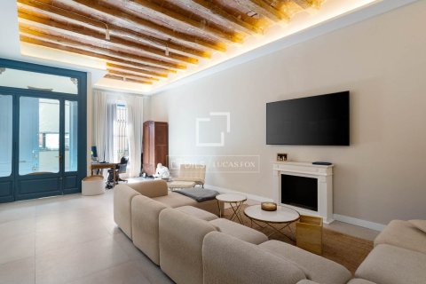 Huvila myytävänä El Masnou, Barcelona, Espanja, 5 makuuhuonetta, 379 m2 No. 161377 - kuva 2