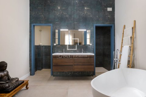 Huvila myytävänä El Masnou, Barcelona, Espanja, 5 makuuhuonetta, 379 m2 No. 161377 - kuva 18