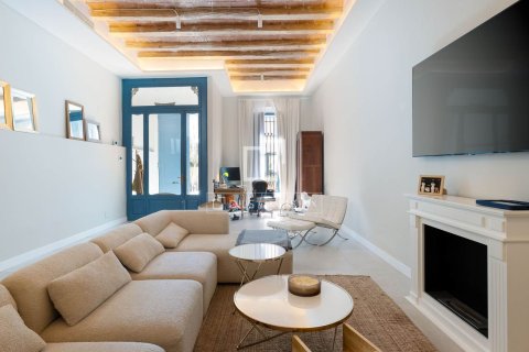 Huvila myytävänä El Masnou, Barcelona, Espanja, 5 makuuhuonetta, 379 m2 No. 161377 - kuva 3