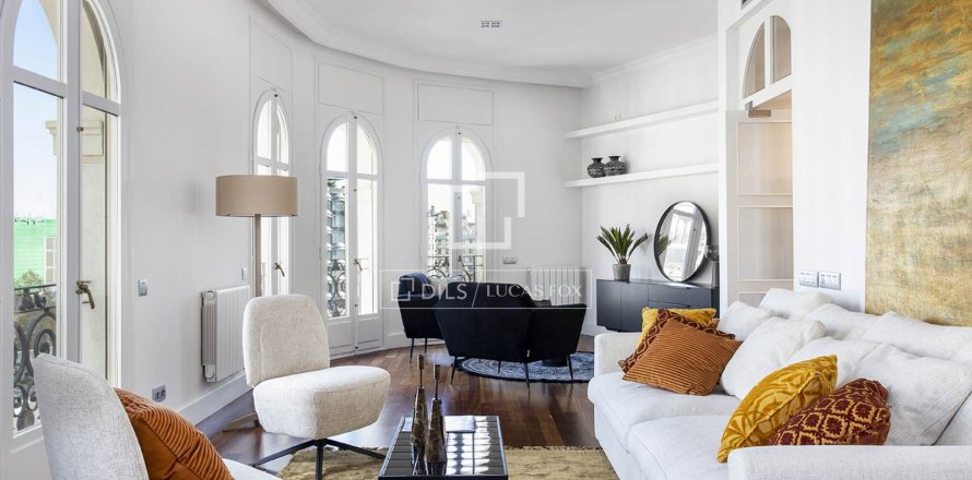 Lägenhet i Barcelona, Spanien 4 sovrum, 235 kvm. Nr. 161371