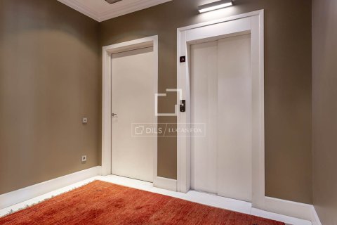 Lägenhet för uthyrning i Barcelona, Spanien 4 sovrum, 235 kvm. Nr. 161371 - foto 29