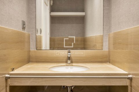 Lägenhet för uthyrning i Barcelona, Spanien 4 sovrum, 235 kvm. Nr. 161371 - foto 13