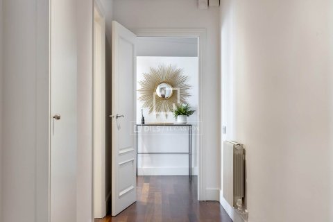 Lägenhet för uthyrning i Barcelona, Spanien 4 sovrum, 235 kvm. Nr. 161371 - foto 11