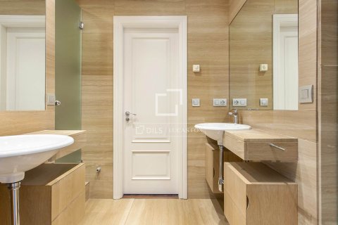 Lägenhet för uthyrning i Barcelona, Spanien 4 sovrum, 235 kvm. Nr. 161371 - foto 22