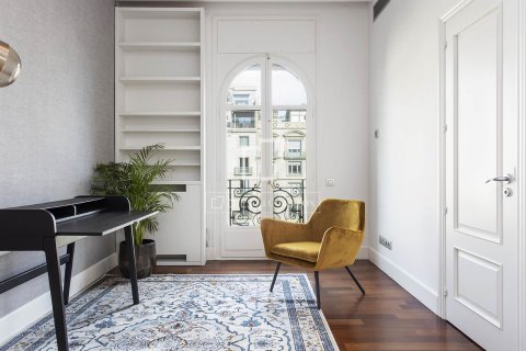 Lägenhet för uthyrning i Barcelona, Spanien 4 sovrum, 235 kvm. Nr. 161371 - foto 24