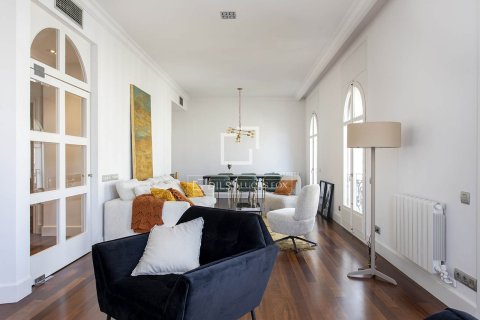 Lägenhet för uthyrning i Barcelona, Spanien 4 sovrum, 235 kvm. Nr. 161371 - foto 4