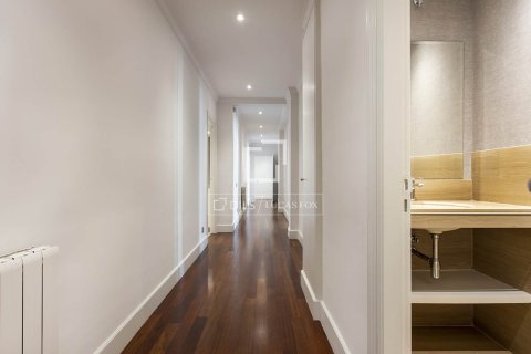 Lägenhet för uthyrning i Barcelona, Spanien 4 sovrum, 235 kvm. Nr. 161371 - foto 12