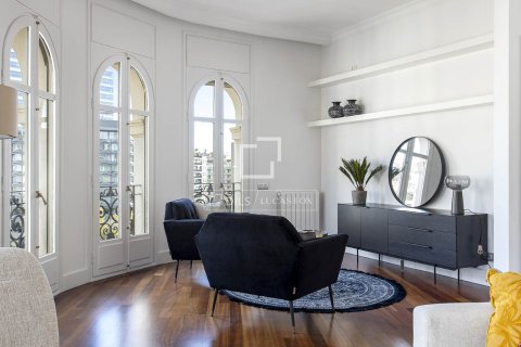 Lägenhet för uthyrning i Barcelona, Spanien 4 sovrum, 235 kvm. Nr. 161371 - foto 2