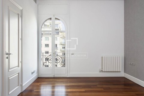 Lägenhet för uthyrning i Barcelona, Spanien 4 sovrum, 235 kvm. Nr. 161371 - foto 19