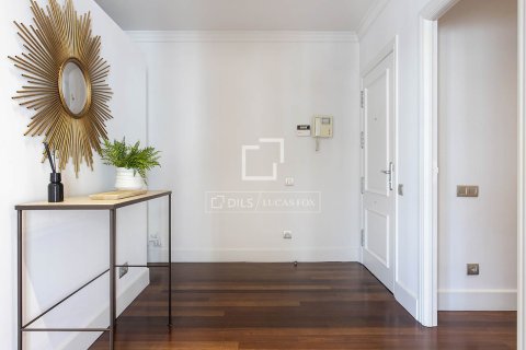 Lägenhet för uthyrning i Barcelona, Spanien 4 sovrum, 235 kvm. Nr. 161371 - foto 9