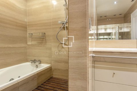 Lägenhet för uthyrning i Barcelona, Spanien 4 sovrum, 235 kvm. Nr. 161371 - foto 26