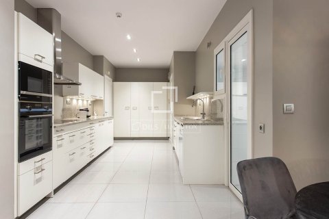 Lägenhet för uthyrning i Barcelona, Spanien 4 sovrum, 235 kvm. Nr. 161371 - foto 16