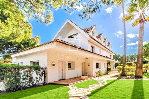 Villa for sale in Sitges, Barcelona, Spain 5 bedrooms, 842 sq.m. No. 161376 - photo 5