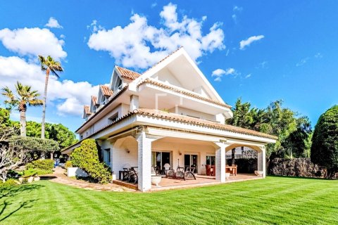 Villa for sale in Sitges, Barcelona, Spain 5 bedrooms, 842 sq.m. No. 161376 - photo 2