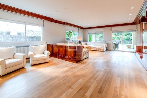 Villa for sale in Sitges, Barcelona, Spain 5 bedrooms, 842 sq.m. No. 161376 - photo 8